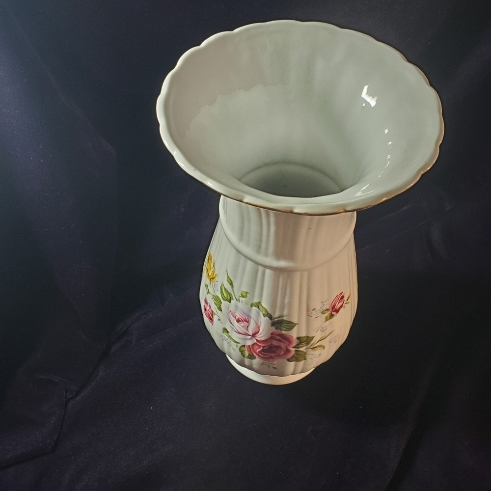 Porcelain Vase - Picture 2 of 12
